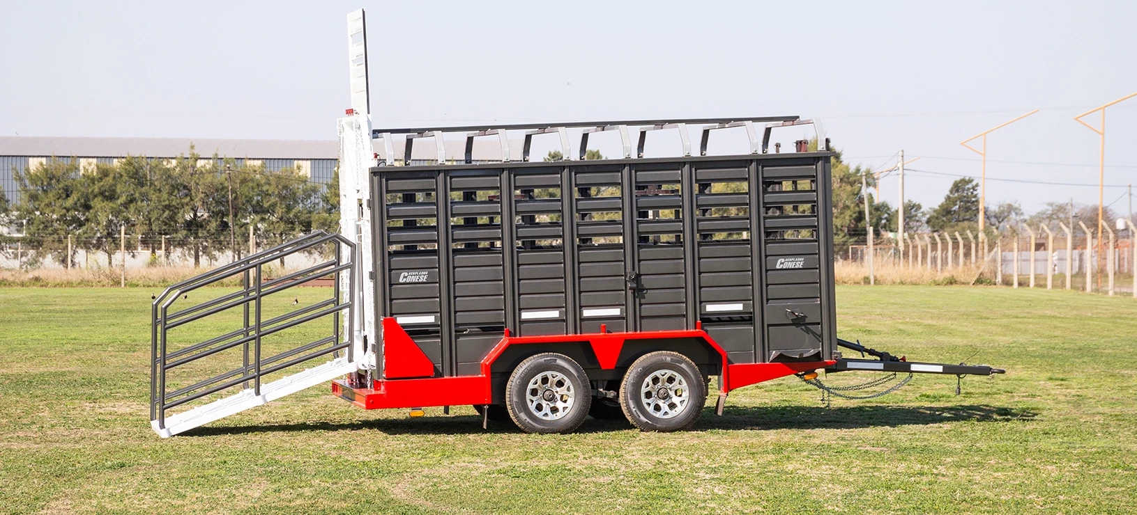 Conese resuelve el perfil exigido en los acoplados vaqueros